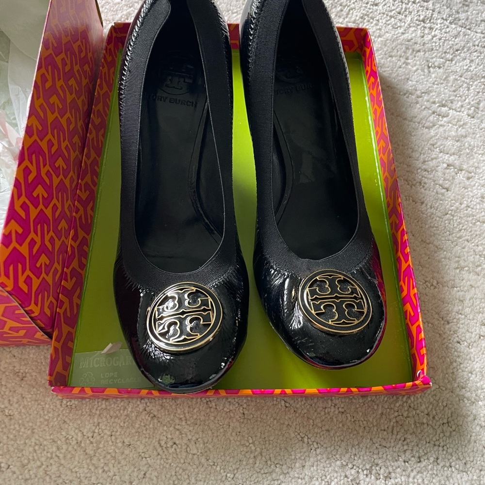 Tory Burch Black Patent Leather Pumps